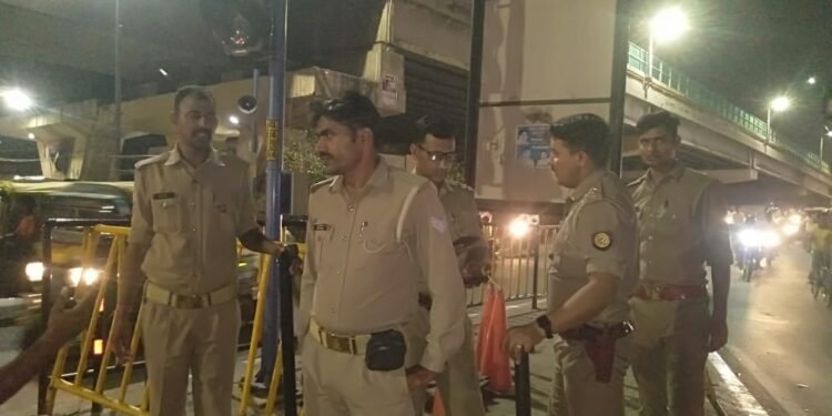 अगर रामबाग चौराहे पर डिवीजन चौकी इंचार्ज ने चलाया चेकिंग अभियान, मयूरी चालकों ओर ऑटो चालकों पर हुई कार्य वाही