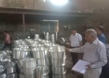 टैक्स चोरी मामले में अजय मैटल नामक कंपनी के घर और फैक्ट्री में छापा
