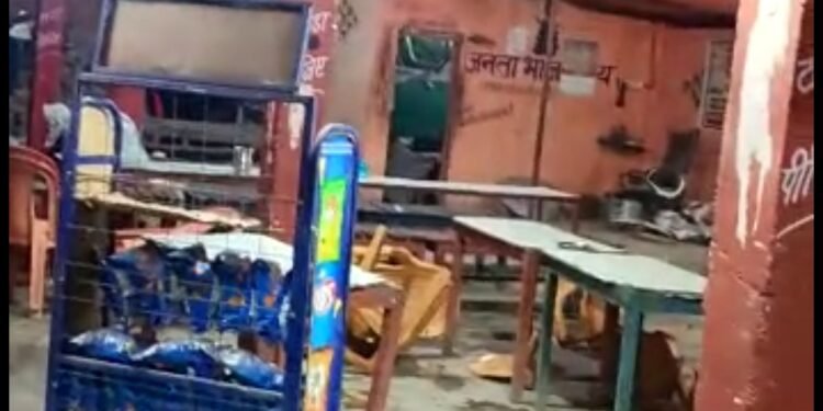 जैदपुर इलाके में दबंग होटल संचालक ने अपने साथियों की मारपीट,