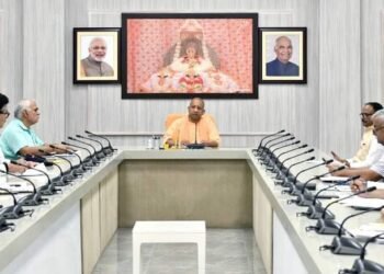 यूपी सीएम योगी आदित्यनाथ ने आज कोविड-19 के संबंध में गठित समितियों के अध्यक्षों के साथ बैठक की