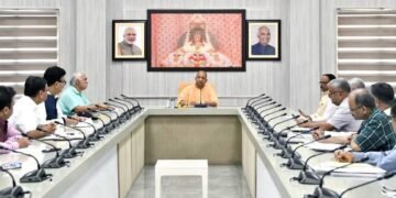 यूपी सीएम योगी आदित्यनाथ ने आज कोविड-19 के संबंध में गठित समितियों के अध्यक्षों के साथ बैठक की