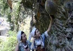 यहां हर 30 साल में एक बार अंडे देती है चट्टान! चुरा कर ले भागते हैं लोग