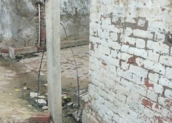 विद्युत विभाग की लापरवाही का खामियाजा भुगतना पड़ सकता है ग्रामीणों को