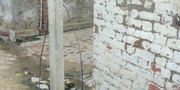 विद्युत विभाग की लापरवाही का खामियाजा भुगतना पड़ सकता है ग्रामीणों को