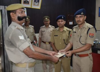 आगरा के हेड कांस्टेबल की ऐसी मूछें है कि आप भी देखते दंग रह जाओगे