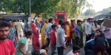 डेढ़हापट्टी निवासी प्रभात शुक्ला की मौत को लेकर सैकड़ों ग्रामीणों ने लाश को रखकर किया प्रदर्शन