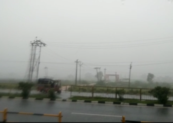ताजनगरी आगरा में हुई बारिश शुरू,कई दिनों से पड़ रही उमस और गर्मी से मिली राहत