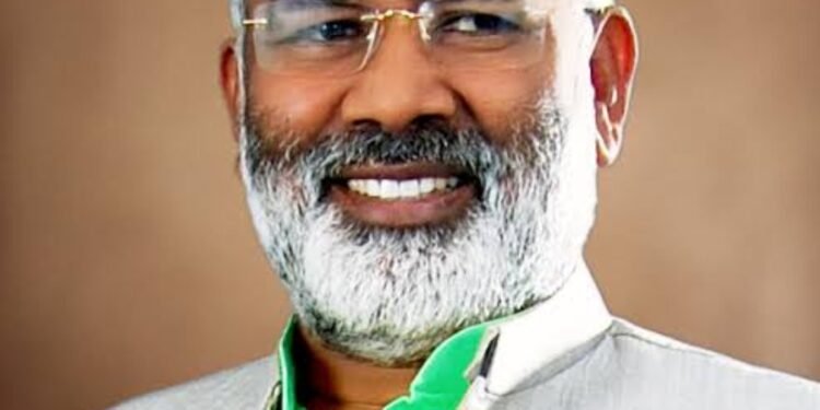 यूपी: स्वतंत्र देव सिंह ने बीजेपी प्रदेश अध्यक्ष के पद से दिया इस्तीफा, अब इन नामों पर चर्चा