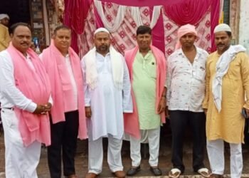 एत्मादपुर में  ईद मिलन समारोह का सभासद हाजी फरीद खान के नेतृत्व में हुआ आयोजन
