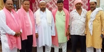 एत्मादपुर में  ईद मिलन समारोह का सभासद हाजी फरीद खान के नेतृत्व में हुआ आयोजन