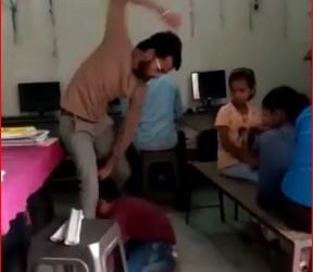 बिहार में दरिंदे अध्यापक ने 6 वीं कक्षा के बच्चे को लाठियों से पीटा, जिसे देख आपका खून खोलने लगेगा