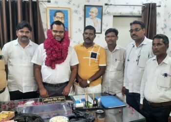 प्रधान संगठन ने मनाया खंड विकास अधिकारी का जन्मदिन,संगठन के कई पदाधिकारी रहे मौजूद