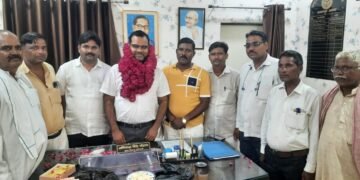 प्रधान संगठन ने मनाया खंड विकास अधिकारी का जन्मदिन,संगठन के कई पदाधिकारी रहे मौजूद