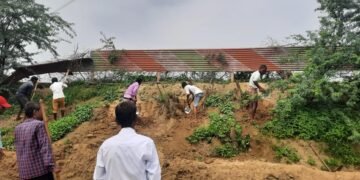 आगरा के विकासखंड एत्मादपुर की ग्राम पंचायत बिहारीपुर में खंड विकास अधिकारी अनिरुद्ध सिंह चौहान नें मौके पर उपस्थित रहकर मनरेगा कार्य शुरू करवाया …