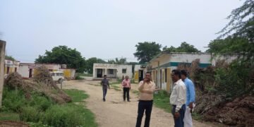 जनपद आगरा के विकास खंड एत्मादपुर के खंड विकास अधिकारी अनिरुद्ध सिंह चौहान का विकासखंड एत्मादपुर में दौरा …