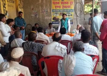 एत्मादपुर तहसील क्षेत्र के गांव नगला लाले में सिस्टम सुधार संगठन की महत्वपूर्ण बैठक आयोजित