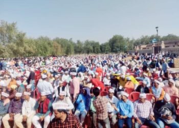 पुरानी पेंशन के लिए आगरा के शिक्षकों ने लखनऊ में धरना दिया