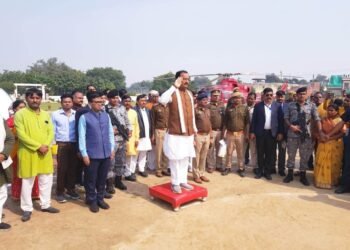 मा0 उप मुख्यमंत्री जी ने स्थानीय जनप्रतिनिधियों की उपस्थिति में अधिकारियों के साथ की समीक्षा बैठक