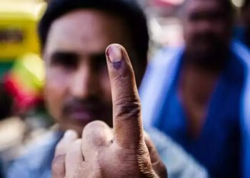 Gujarat Election: आज दोपहर 12 बजे तारीखों का ऐलान करेगा EC,दो चरणों में हो सकती है वोटिंग