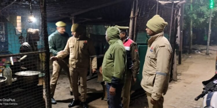 पुलिस ने रात्रि में संदिग्ध व्यक्ति वाहन को लेकर चलाया चेकिंग अभियान