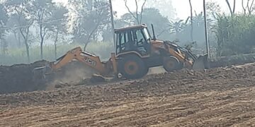 लखीमपुर खीरी – थाना नीमगांव में करीब आधा दर्जन जे सी बी मशीनें चीर रही उपजाऊ जमीनों का सीना …