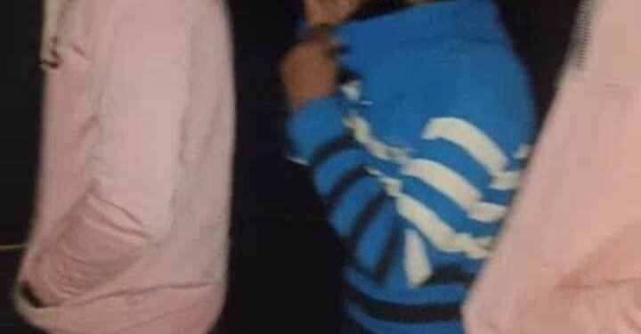 सार्वजनिक स्थान पर नशेड़ियों द्वारा गैंग बनाकर शराब पीना मंहगा पड़ गया …