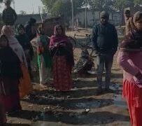 आगरा के धनौली के विकास नगर में जलभराव में गिरकर महिला हुई चोटिल