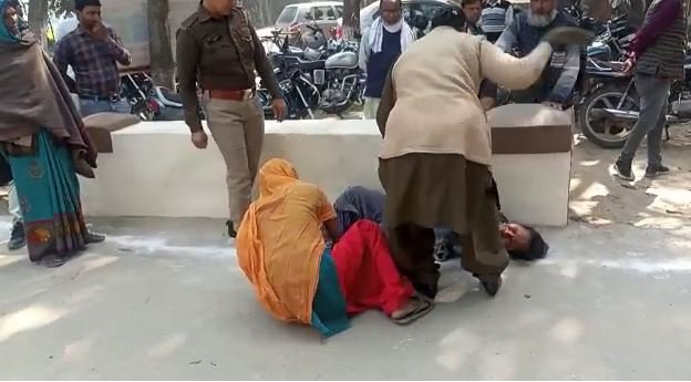 लखीमपुर खीरी में दुष्कर्म पीड़िता ने थाने गेट पर खाया जहर …