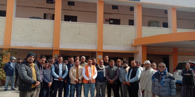 पुलिस आयुक्त को सौंपा ज्ञापन,दबंगों के खिलाफ हो कठोर कार्यवाही ……