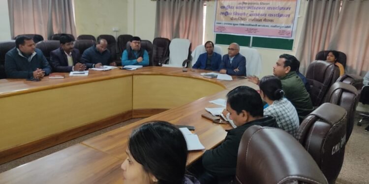 राष्ट्रीय कृमि मुक्ति दिवस अभियान को सफल बनाने के लिए सीएमओ सभागार में आयोजित हुई बैठक