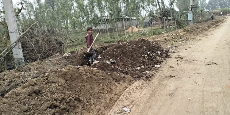 जल निगम के ठेकेदार द्वारा बच्चों से मजदूरी करवा कर बाल अधिकार का किया जा रहा है हनन .