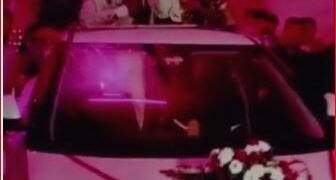 कार के सनरूफ विंडो से हुई हर्ष फायरिंग दूल्हे के साथ दुलहन भी थी विंडो पर  मौजूद