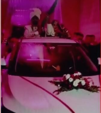कार के सनरूफ विंडो से हुई हर्ष फायरिंग दूल्हे के साथ दुलहन भी थी विंडो पर  मौजूद