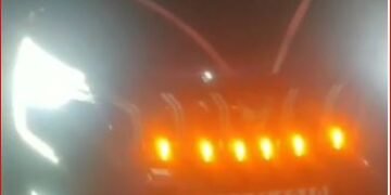 वीआईपी बनने के चक्कर में प्रतिदिन हो रहा कानून के साथ खिलवाड़।  ट्रैफिक नियमों की उड़ाई जा रही खुलेआम धज्जियां।