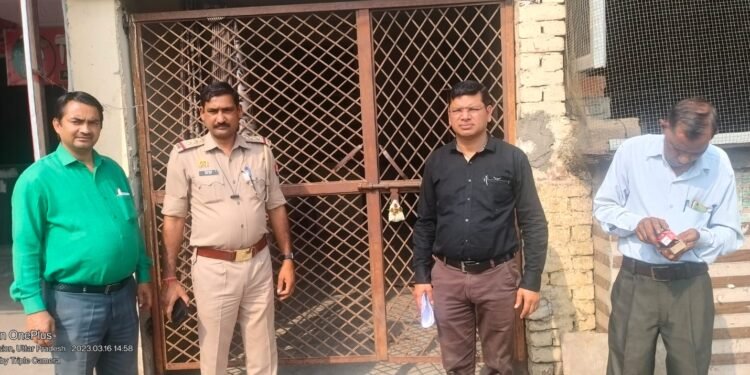 एत्मादपुर के बेनामी होटल पर छापा,दो युवक और दो युवतियां कर रहे थे अय्याशी