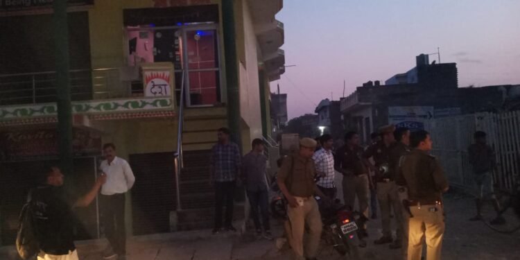 आगरा में एक युवक की गोली मारकर हत्या,पुलिस जांच पड़ताल में जुटी …