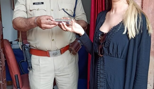 सीआईएसएफ के  जवानों ने दी ईमादारी की मिसाल,,,,,,,,,