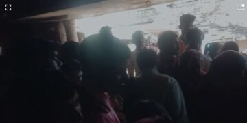 निघासन खीरी के ग्राम पंचायत बदाल पुरवा में बिजली के करंट लगने से मीना देवी की हुई मौत बच्चों का रो रो कर बुरा हाल