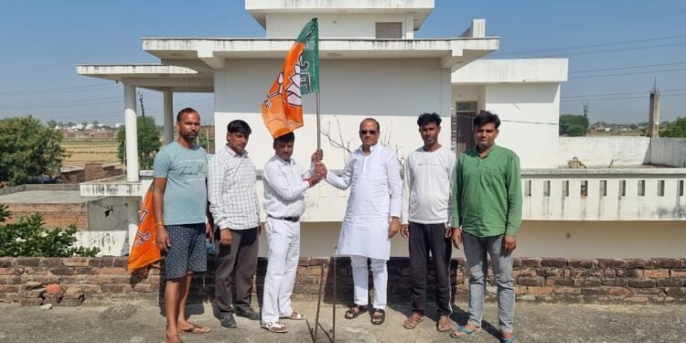 भारतीय जनता पार्टी के 44 वे स्थापना दिवस उपलक्ष्य में आज बूथ संख्या 57 पर पार्टी ध्वज रोहन किया गया