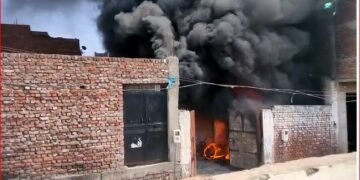 केमिकल के गोदाम में लगी भीषण आग