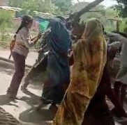 -दो पक्षों में जमकर लाठी डंडों से मार पीट हुआ।