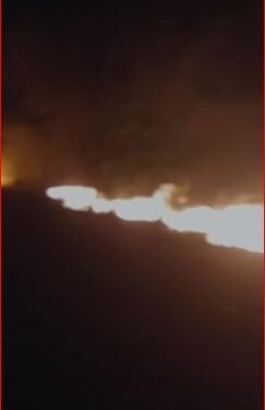 आगरा फतेहपुर सीकरी के गांव मंडी मिर्जा खा में अज्ञात कारणों से लगी भीषण आग,