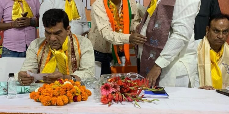 BJP का कार्य देख पार्टी से जुड़ रहे है अन्य  नेता