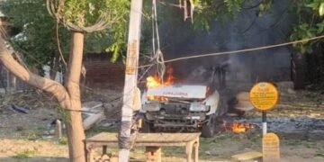 एंबुलेंस में हुआ ब्लास्ट,