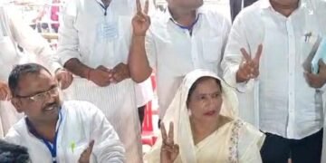 हापुड़ में हाथी ने कुचला कमल पुष्पा देवी की हुई ताजपोशी