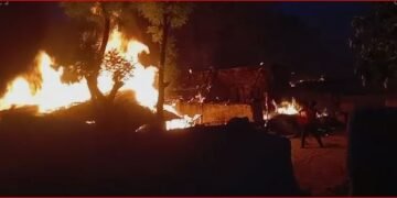 लखीमपुर खीरी में खाना बनाते समय लगी आग कई घर जलकर हुए खाक