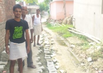 लखीमपुर खीरी के ग्राम पंचायत पचपेड़वा मे पाइप लाइन का कार्य इस तरह हुआ कि इंटरलोकिंग रोड तीन महीने से गड्डा युक्त,ग्रामीणों में भारी आक्रोश