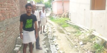 लखीमपुर खीरी के ग्राम पंचायत पचपेड़वा मे पाइप लाइन का कार्य इस तरह हुआ कि इंटरलोकिंग रोड तीन महीने से गड्डा युक्त,ग्रामीणों में भारी आक्रोश