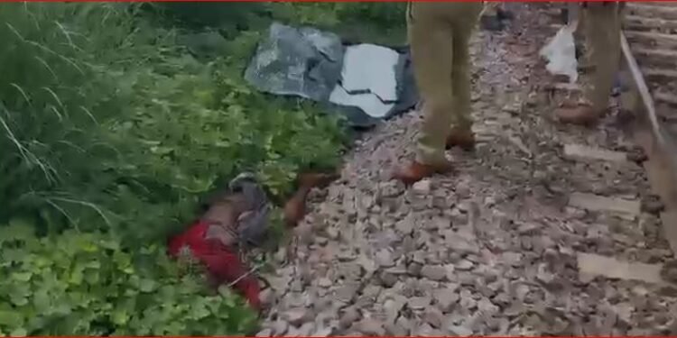 थाना बरहन के अंतर्गत गोवल अंडर ब्रिज के पास एक व्यक्ति की रेल से कटकर मौके ए पर ही मौत