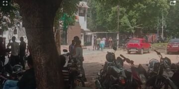 आगरा में दबंगई से सरकारी जमीन पर चलाई जा रही अवैध पार्किंग …